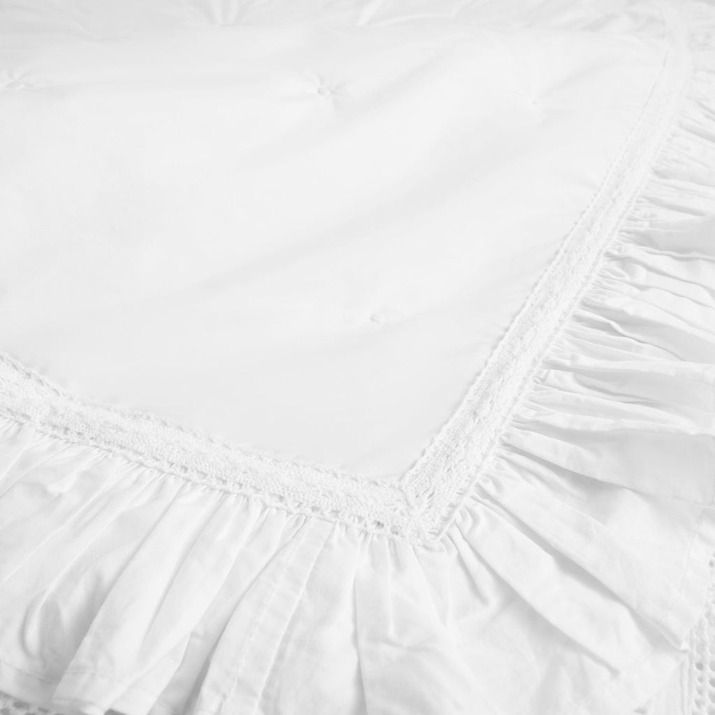 Castillo White Lace Quilted 300 Thread Count Cotton Percale Bedspread