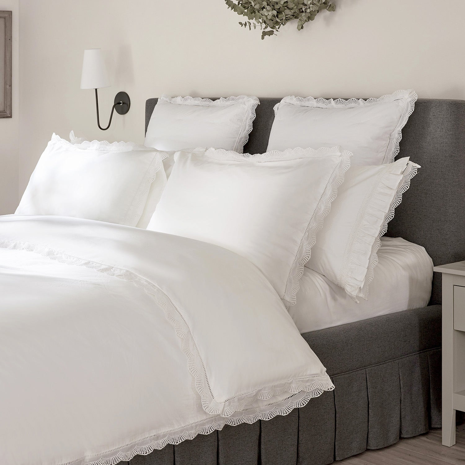 Castillo White Lace 300 Thread Count Cotton Percale Duvet Set