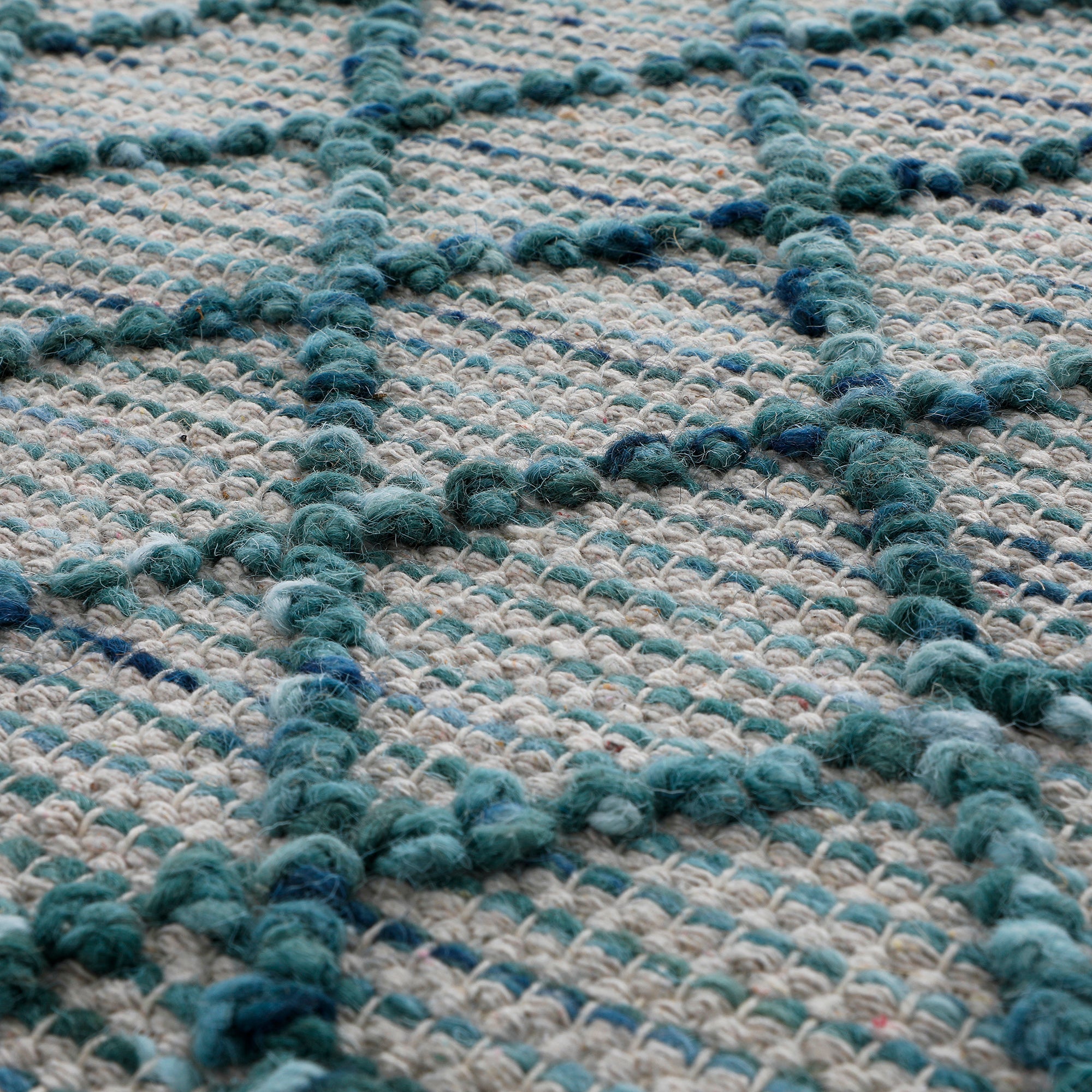 Avanti Handwoven Aquamarine Bobble Wool Round Rug