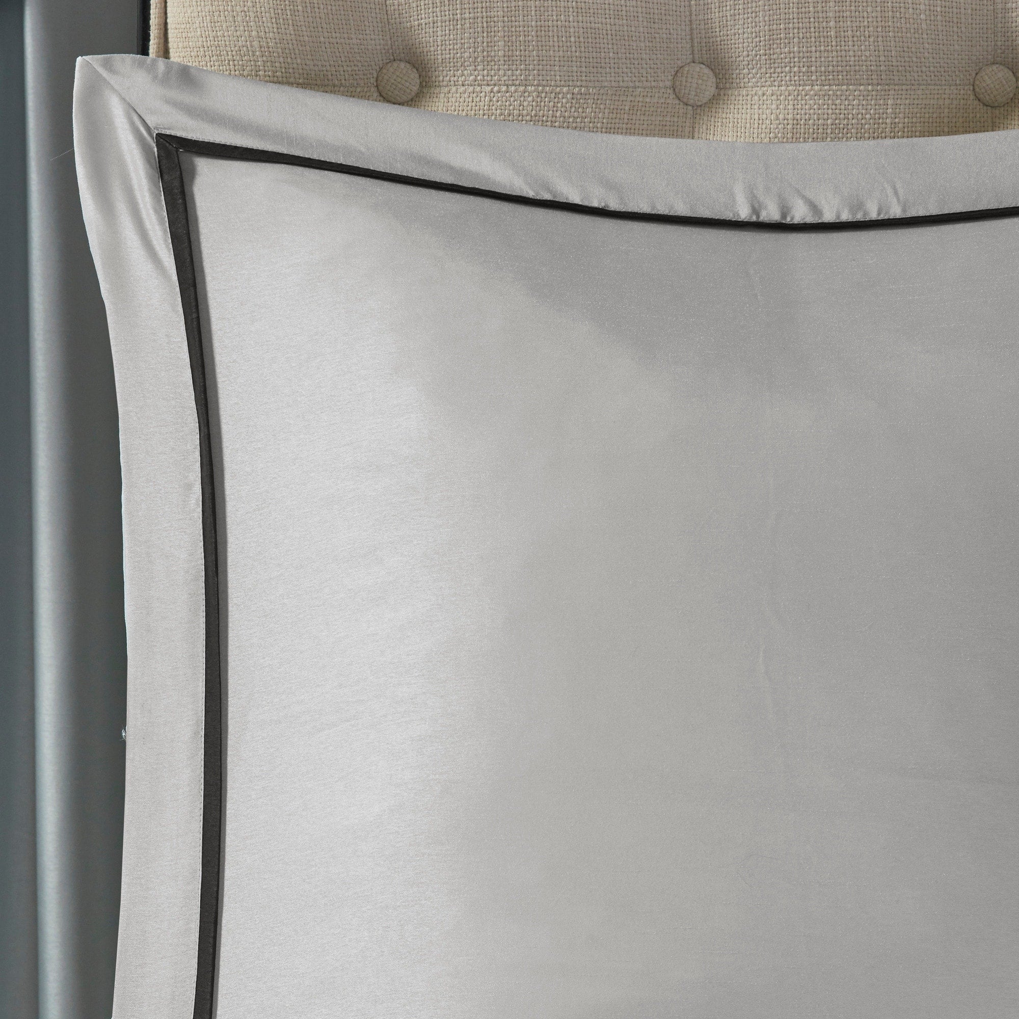 Madison Park Essentials Loretta 24-Piece Room in a Bag with Window Panels and Sheet Set