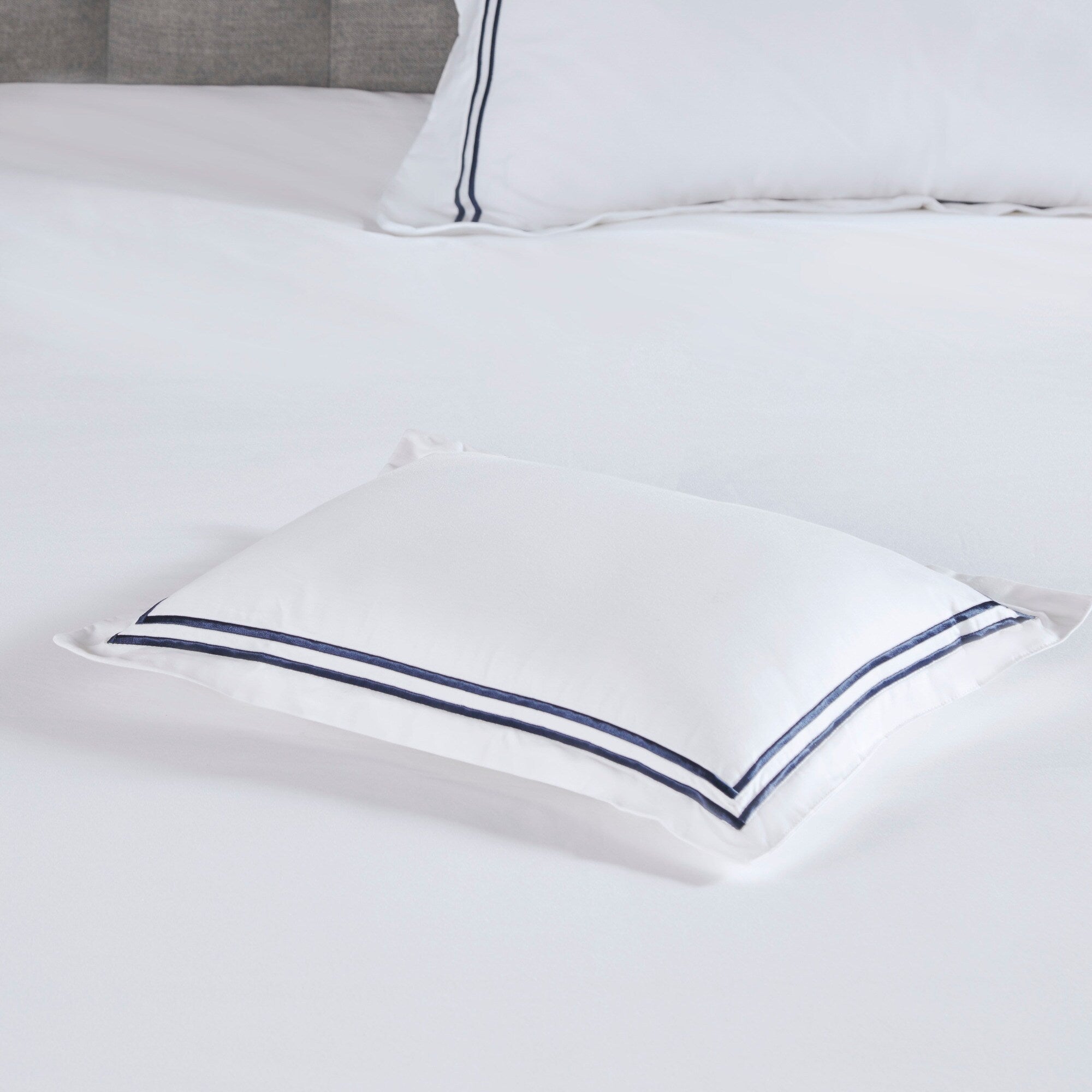 Madison Park Signature 500 Thread Count Luxury Collection 100% Cotton Sateen Embroidered Duvet Cover Set