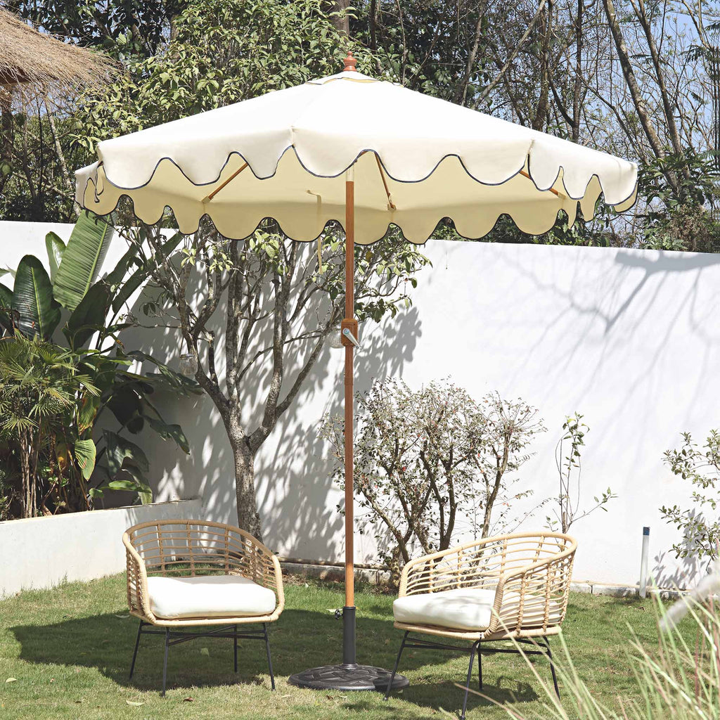 Beige 2.6M Octagonal Crank and Tilt Parasol with Navy Scalloped Edge