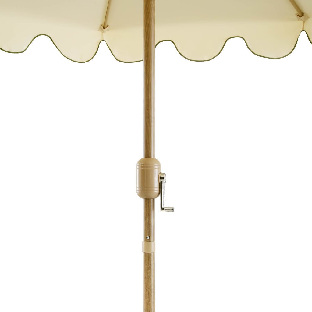 Beige 2.6M Octagonal Crank and Tilt Parasol with Grass Green Scalloped Edge
