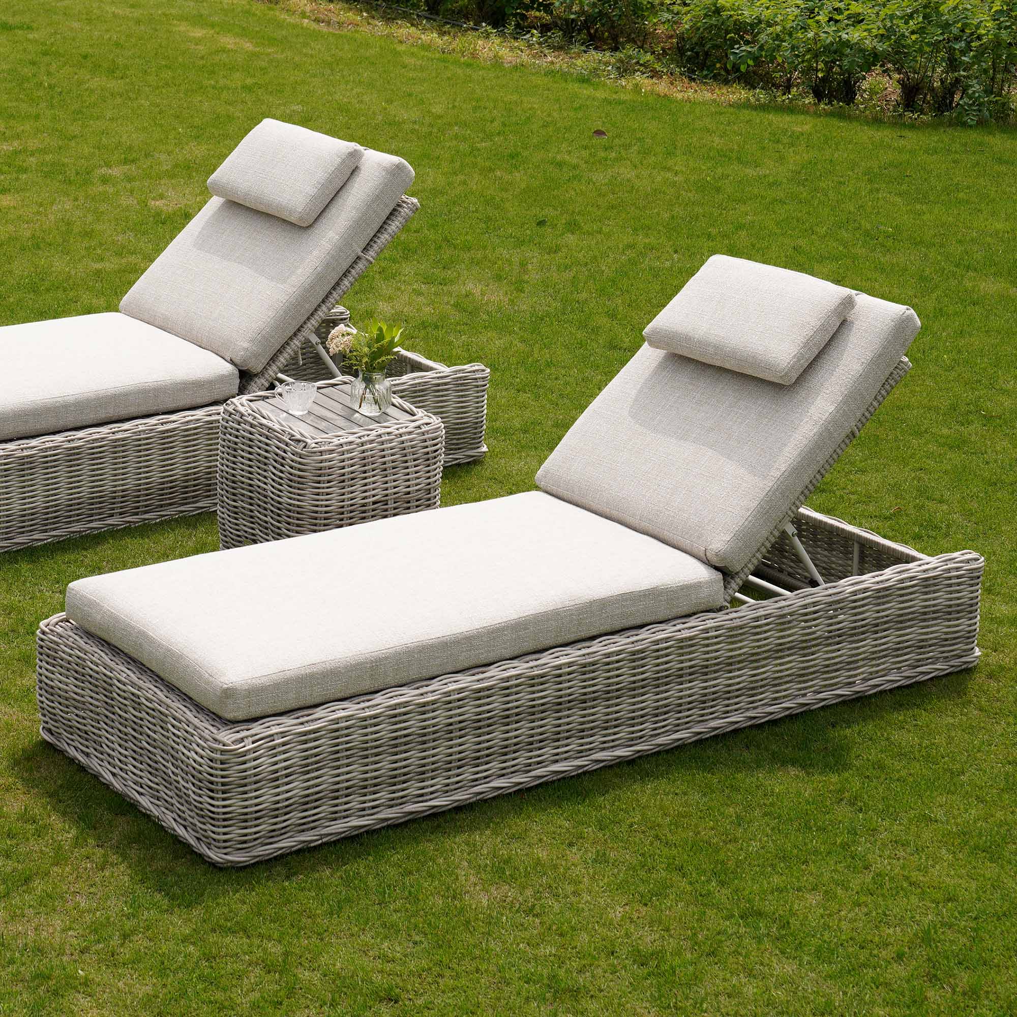Bellagio Round Wicker Sun Lounger with Headrest, Light Grey