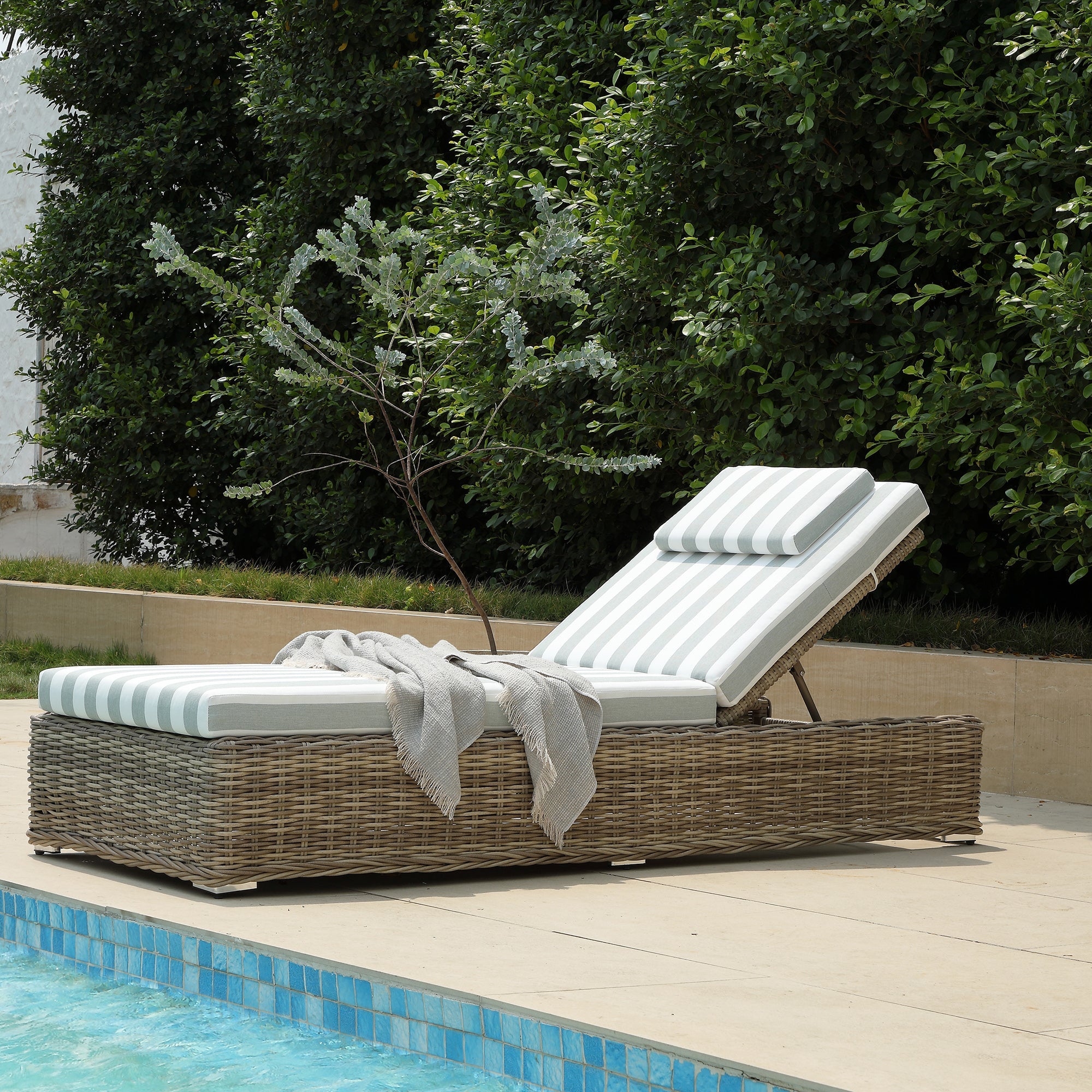 Bellagio Round Wicker Sun Lounger with Headrest, Natural with Sage Stripes