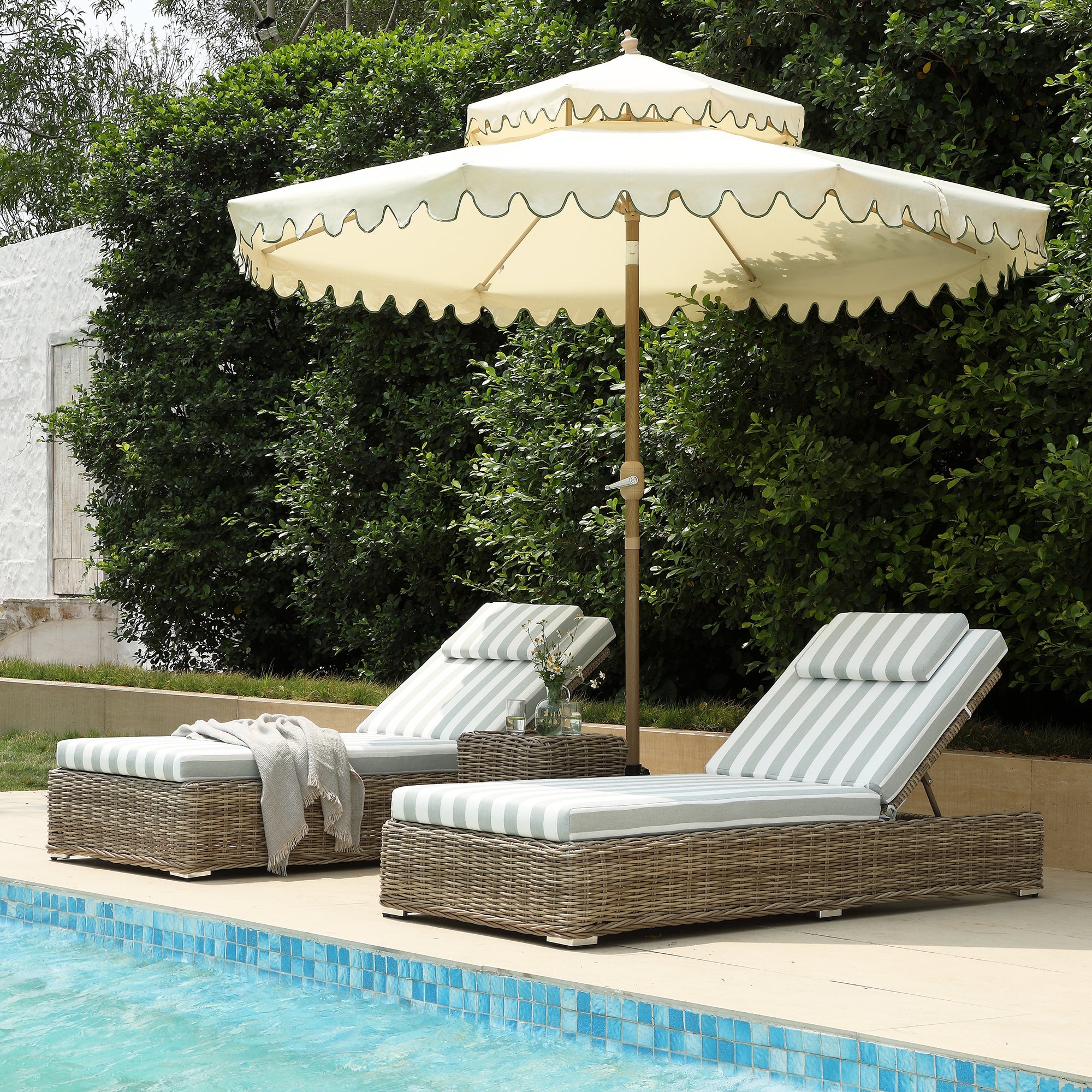 Bellagio Round Wicker Sun Lounger with Headrest, Natural with Sage Stripes
