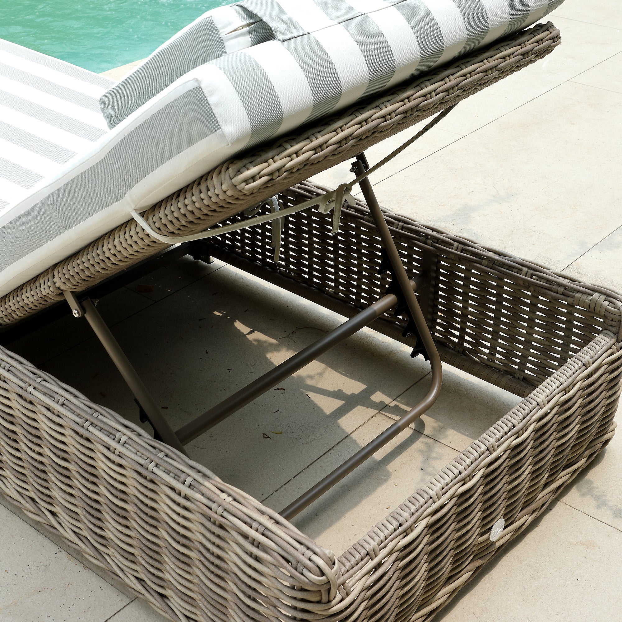 Bellagio Round Wicker Sun Lounger with Headrest, Natural with Sage Stripes