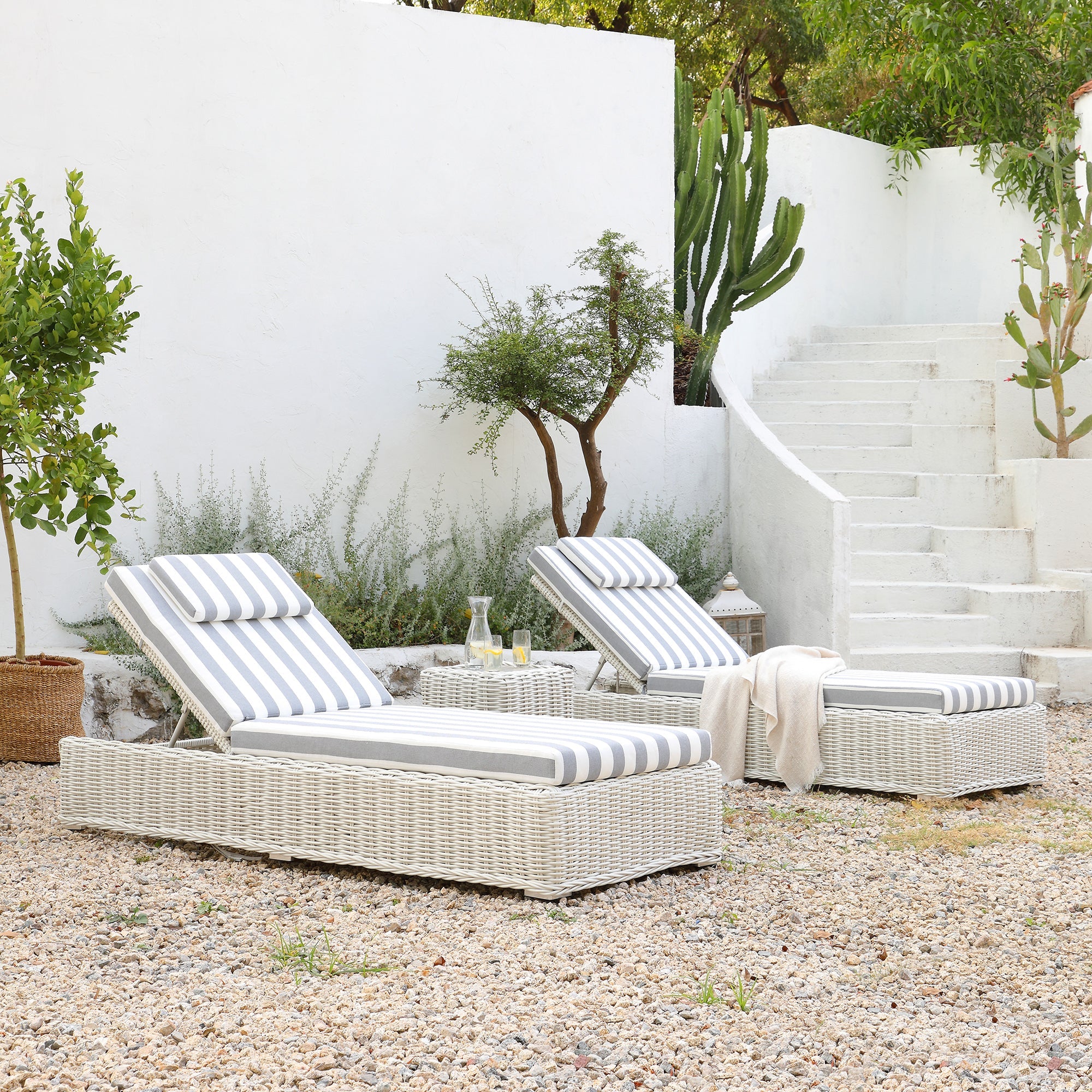 Bellagio Round Wicker Sun Lounger with Headrest, White with Blue Stripes